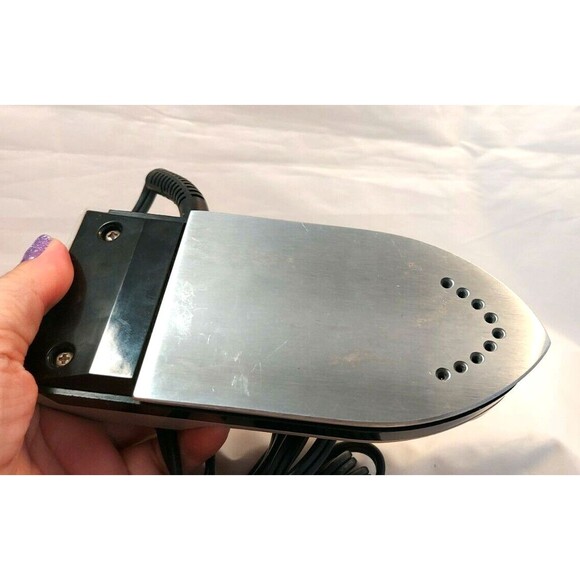 Vintage Oster Travel Iron Spray Mini Iron Dual Voltage 120/240 Orig Box White - Picture 10 of 10